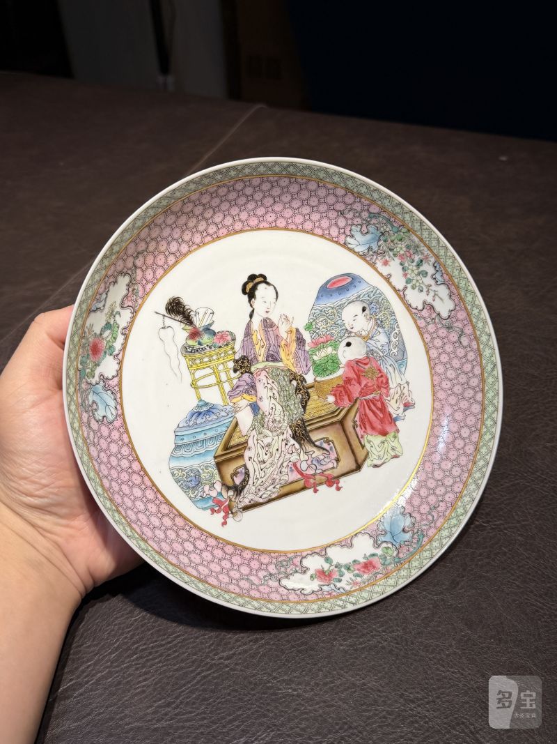 清雍正 外胭脂红内广珐琅仕女婴戏图盘 - 图4